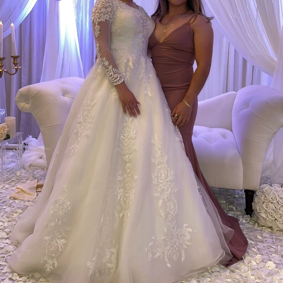 Beautiful ivory white wedding dress hand made - Picture 6 of 6